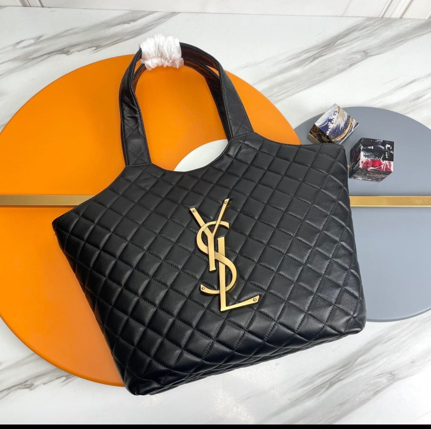 “Luxury Quilted Black Handbag with Golden Logo – Ladies Tote Bag”(Luxury, Quilted, Black Handbag, Ladies Tote)