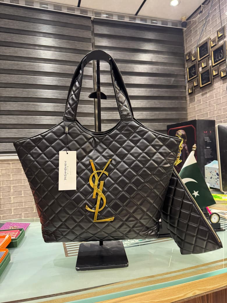 “Luxury Quilted Black Handbag with Golden Logo – Ladies Tote Bag”(Luxury, Quilted, Black Handbag, Ladies Tote)