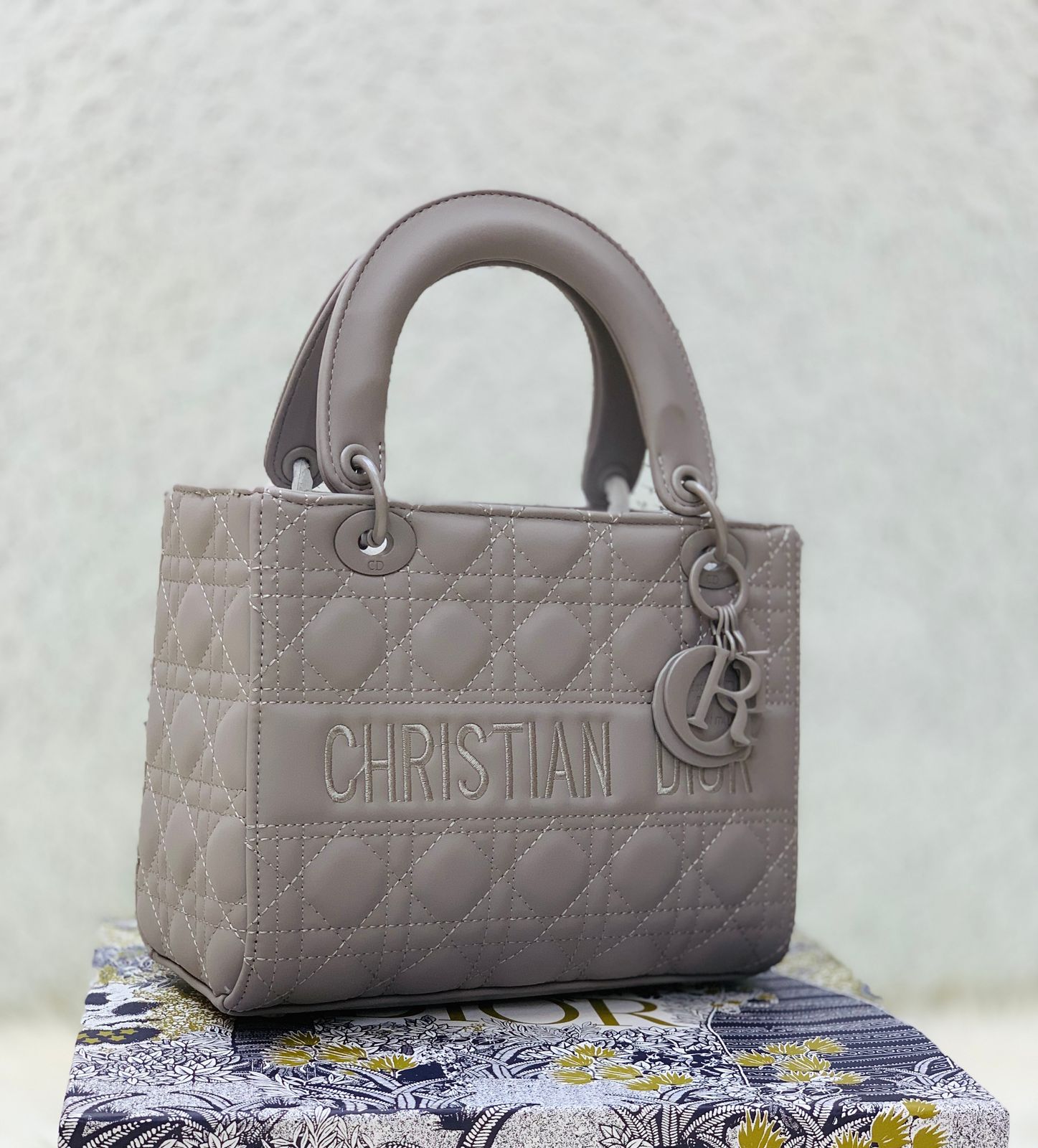 “Christian Dior Lady Dior White Quilted Handbag – Luxury Designer Tote Bag”