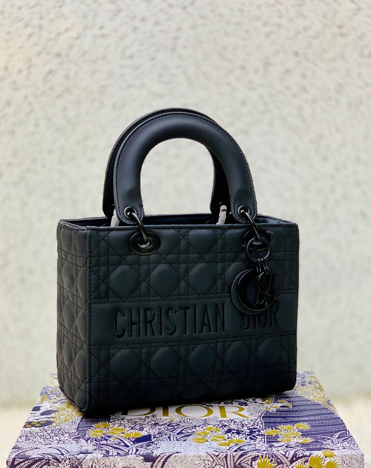 “Christian Dior Lady Dior White Quilted Handbag – Luxury Designer Tote Bag”