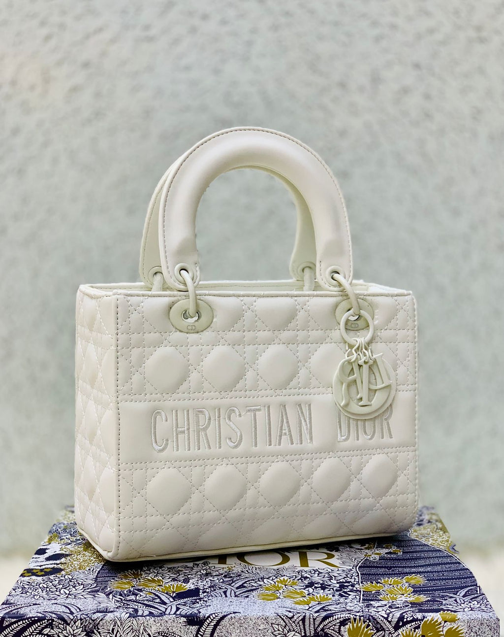 “Christian Dior Lady Dior White Quilted Handbag – Luxury Designer Tote Bag”