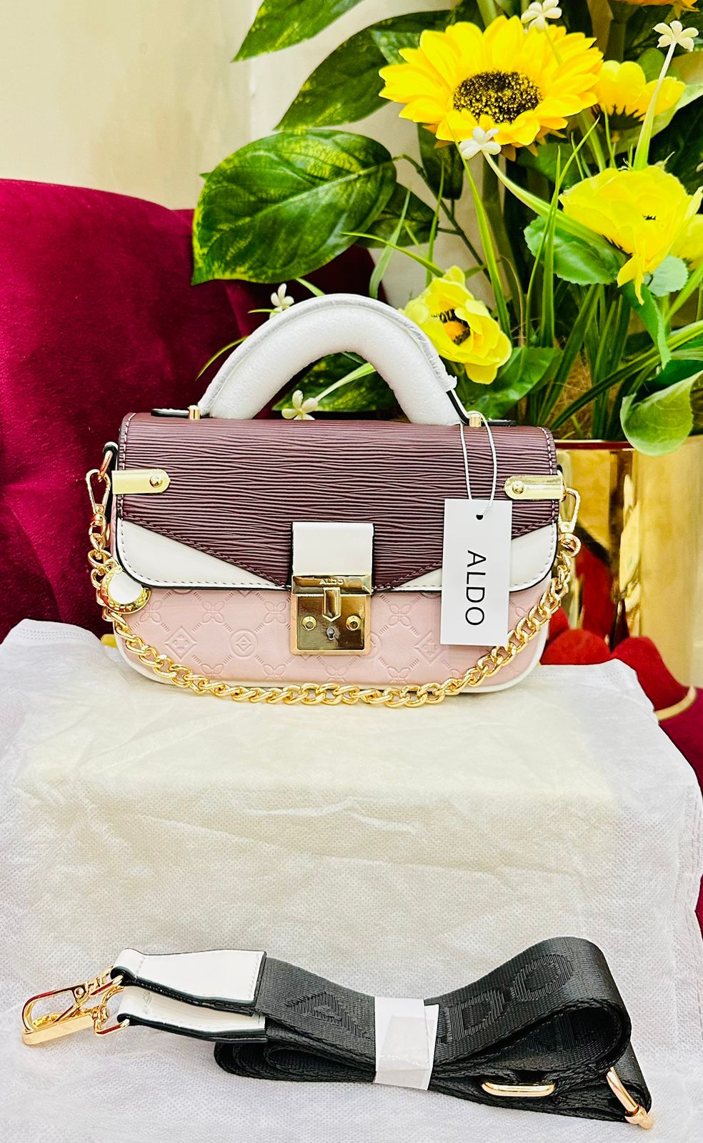 Stylish White Handbag with Gold Chain
